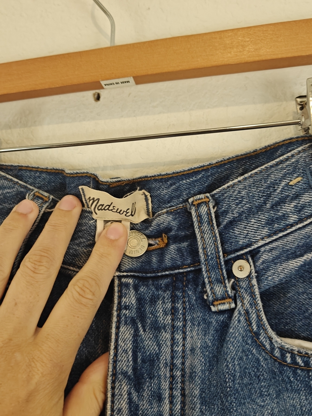 Madewell Low-Slung Straight Jeans in Palmina Wash Model Off-Duty Rigid Denim 24 - Picture 15 of 15